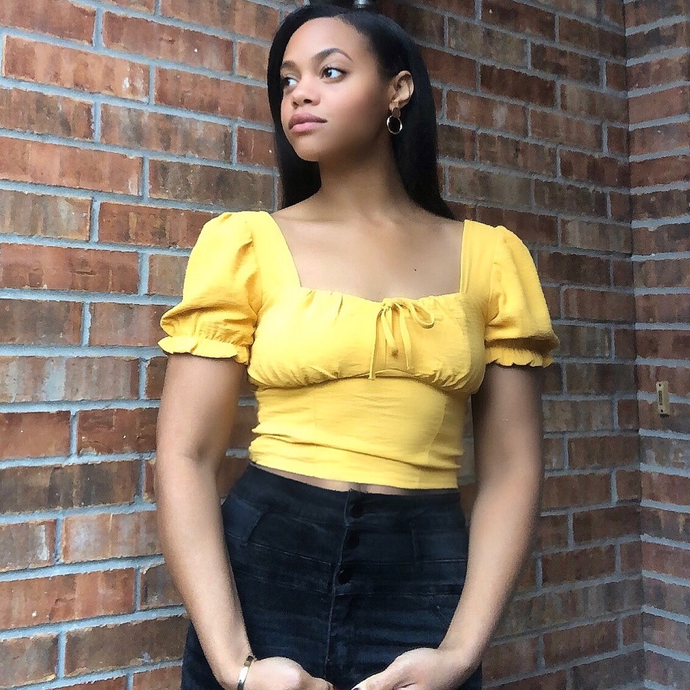 ✨Cropped Top Milkmaid Shirt✨
